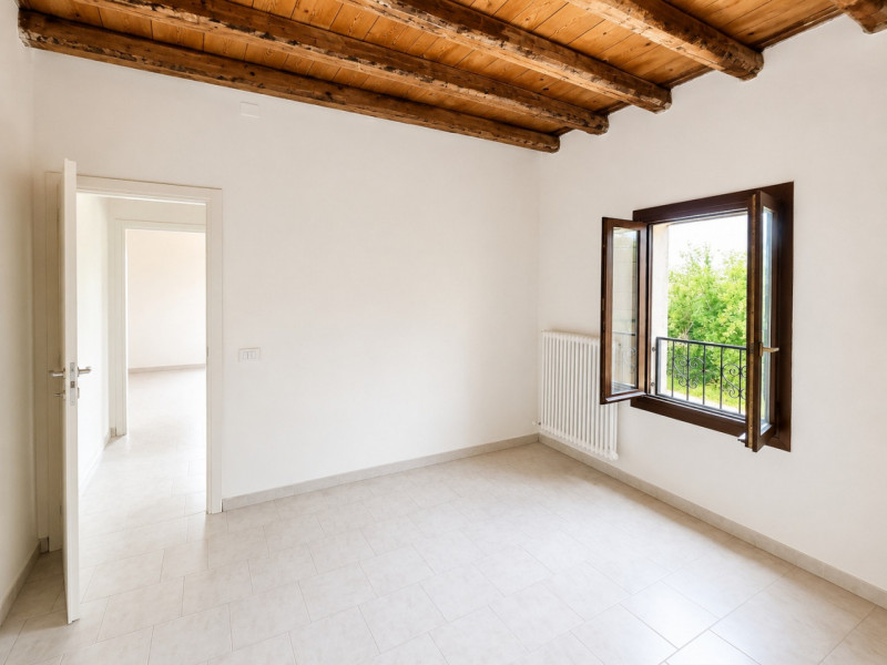 A Resana, in una zona residenziale tranquilla e ben servita ma a pochi minuti dalla tangenziale, ...