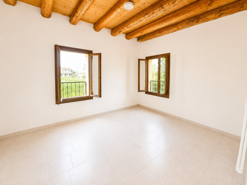 A Resana, in una zona residenziale tranquilla e ben servita ma a pochi minuti dalla tangenziale, ...