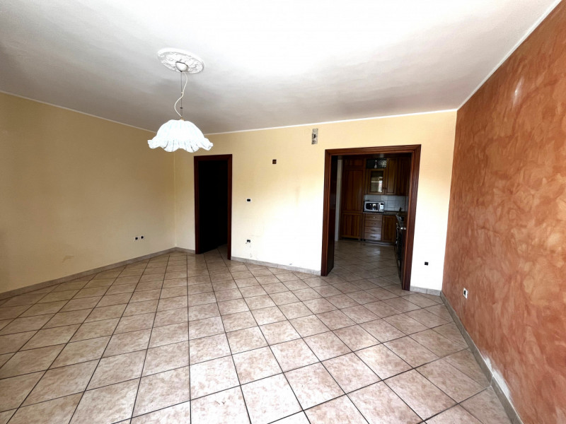 VILLAGA -zona Belvedere- Proponiamo generosa porzione centrale di abitazione con superficie total...