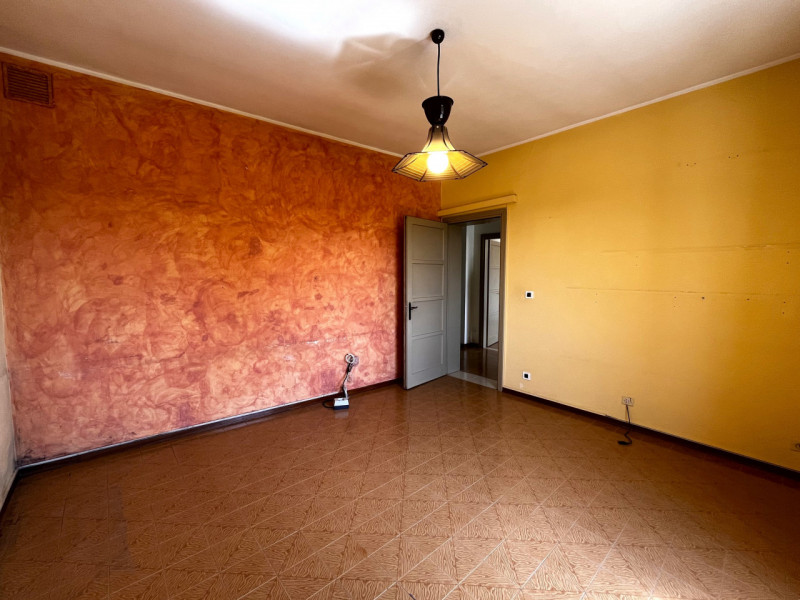 VILLAGA -zona Belvedere- Proponiamo generosa porzione centrale di abitazione con superficie total...