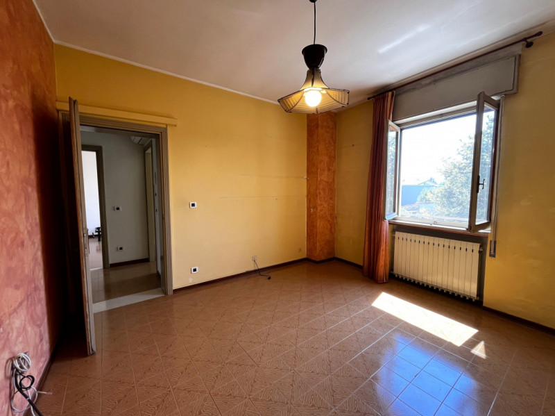 VILLAGA -zona Belvedere- Proponiamo generosa porzione centrale di abitazione con superficie total...