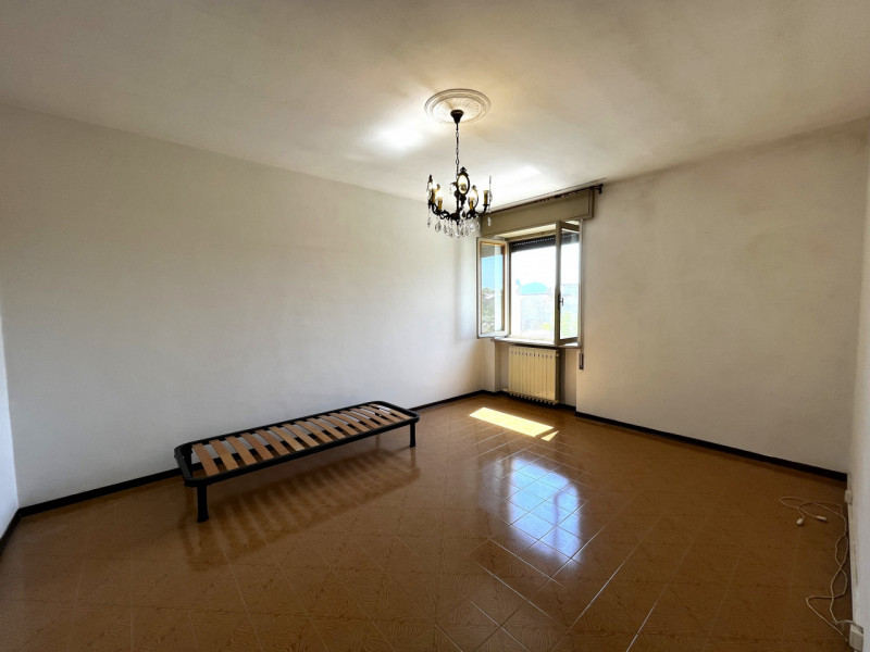 VILLAGA -zona Belvedere- Proponiamo generosa porzione centrale di abitazione con superficie total...