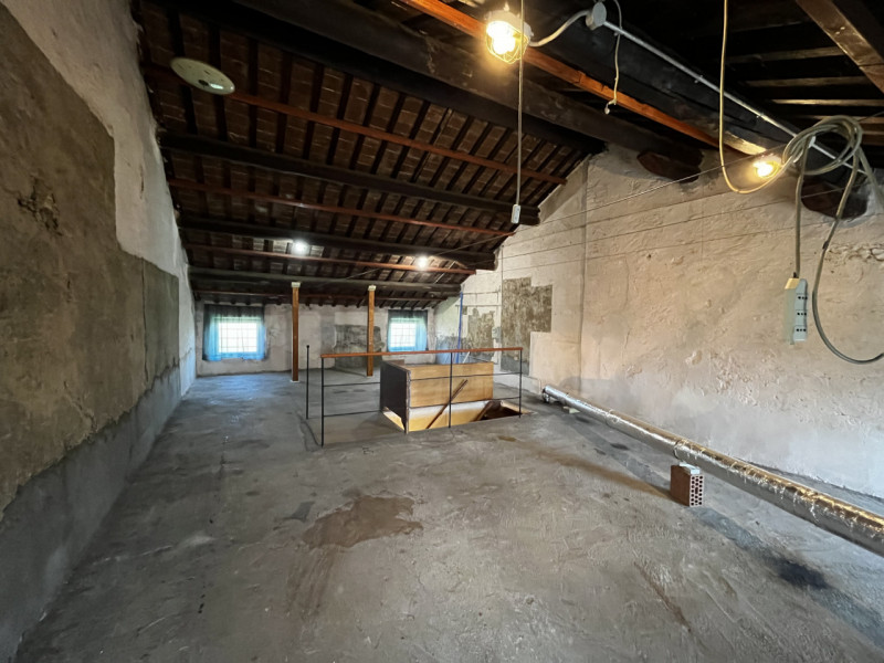 VILLAGA -zona Belvedere- Proponiamo generosa porzione centrale di abitazione con superficie total...