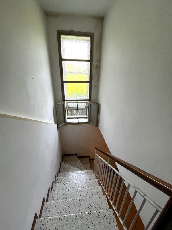 VILLAGA -zona Belvedere- Proponiamo generosa porzione centrale di abitazione con superficie total...