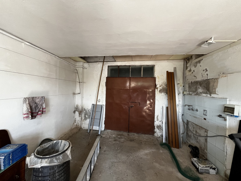 VILLAGA -zona Belvedere- Proponiamo generosa porzione centrale di abitazione con superficie total...