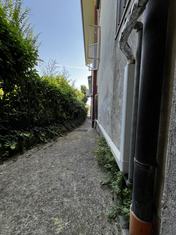 VILLAGA -zona Belvedere- Proponiamo generosa porzione centrale di abitazione con superficie total...
