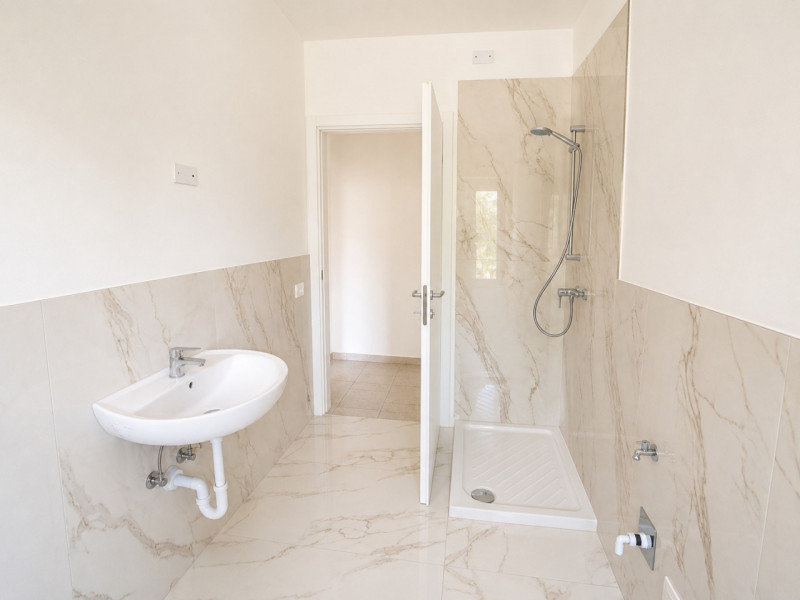 A Resana, in una zona residenziale tranquilla e ben servita ma a pochi minuti dalla tangenziale, ...