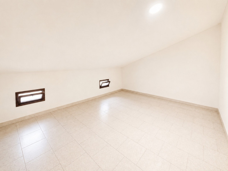 A Resana, in una zona residenziale tranquilla e ben servita ma a pochi minuti dalla tangenziale, ...