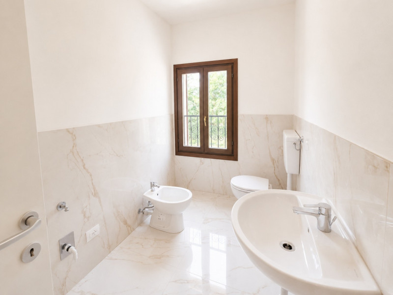 A Resana, in una zona residenziale tranquilla e ben servita ma a pochi minuti dalla tangenziale, ...