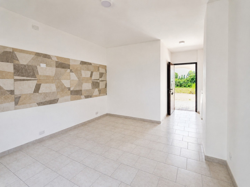 A Resana, in una zona residenziale tranquilla e ben servita ma a pochi minuti dalla tangenziale, ...