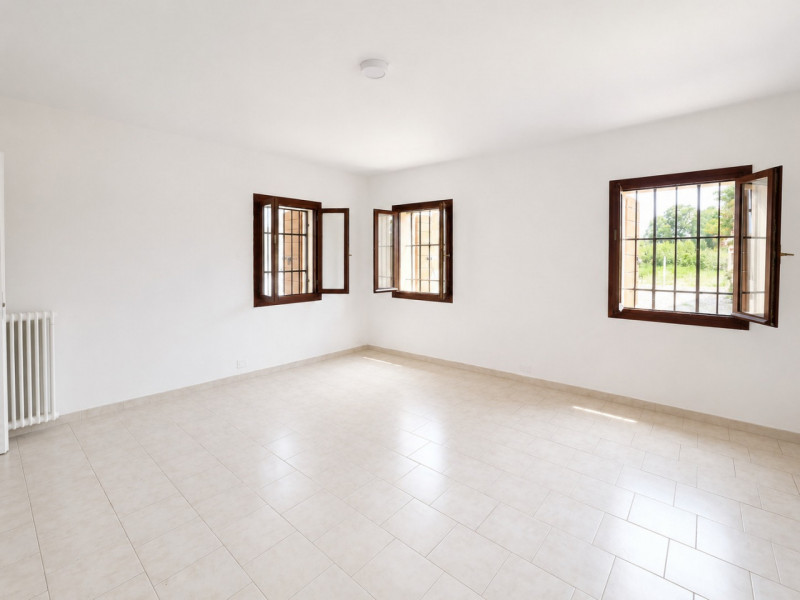 A Resana, in una zona residenziale tranquilla e ben servita ma a pochi minuti dalla tangenziale, ...