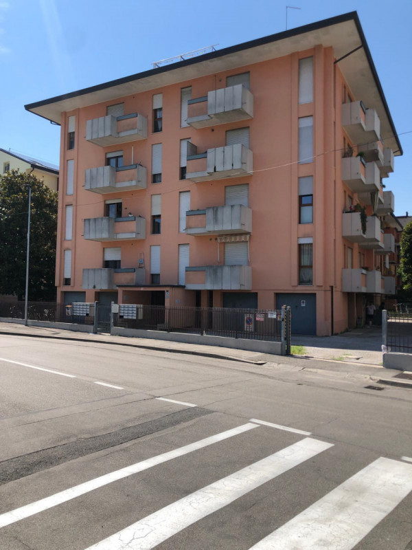 Solo a referenziatissimi proponiamo un imperdibile mini per single o giovane coppia situato in un...