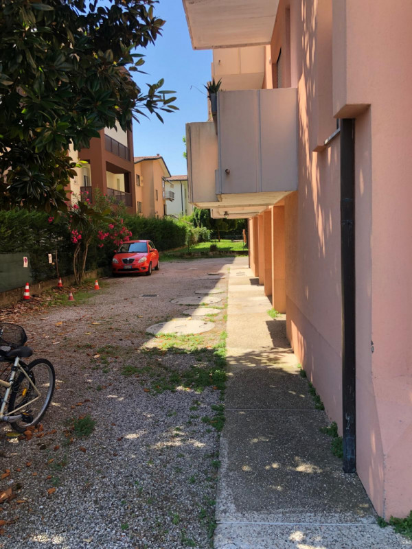 Solo a referenziatissimi proponiamo un imperdibile mini per single o giovane coppia situato in un...