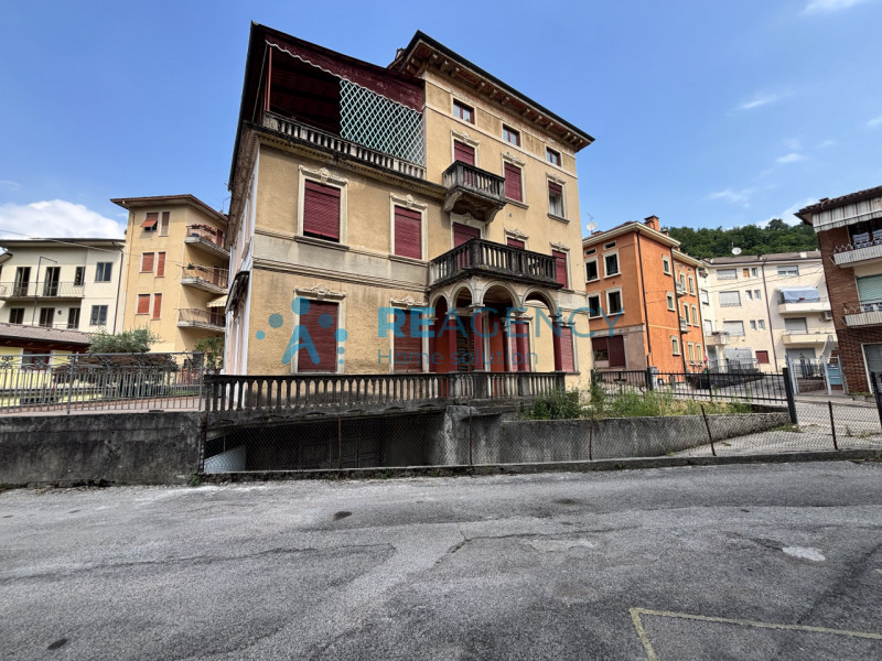 Valdagno - NOVALE
SIETE ALLA RICERCA DI UNA CASA INDIPENDENTE IN STILE LIBERTY DA RIMODERNARE?

R...