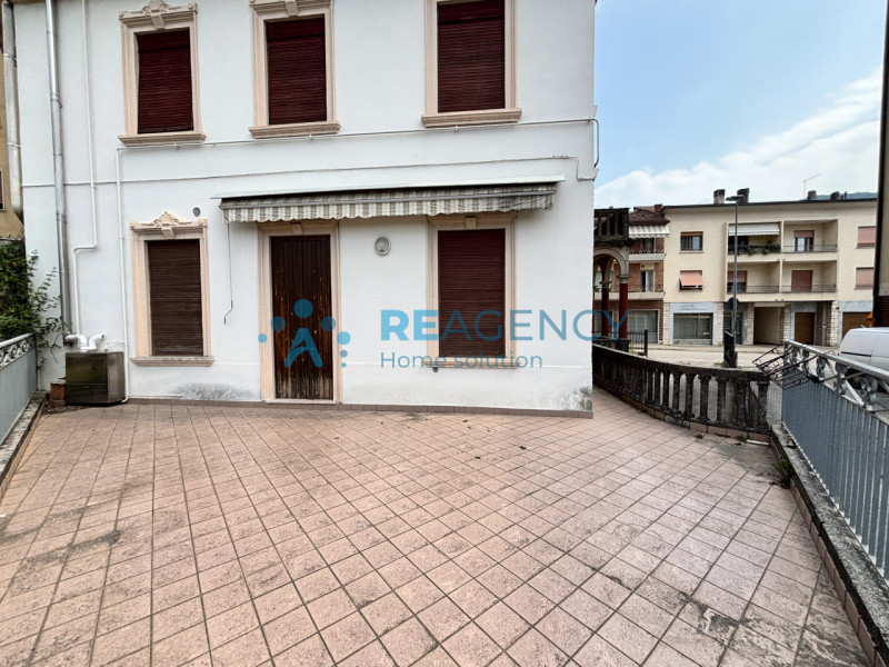 Valdagno - NOVALE
SIETE ALLA RICERCA DI UNA CASA INDIPENDENTE IN STILE LIBERTY DA RIMODERNARE?

R...
