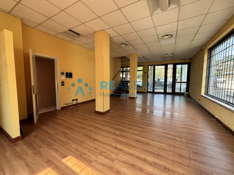 Stai cercando una nuova sede per il tuo negozio o per il tuo nuovo ufficio?
TRISSINO CENTRO- Piaz...