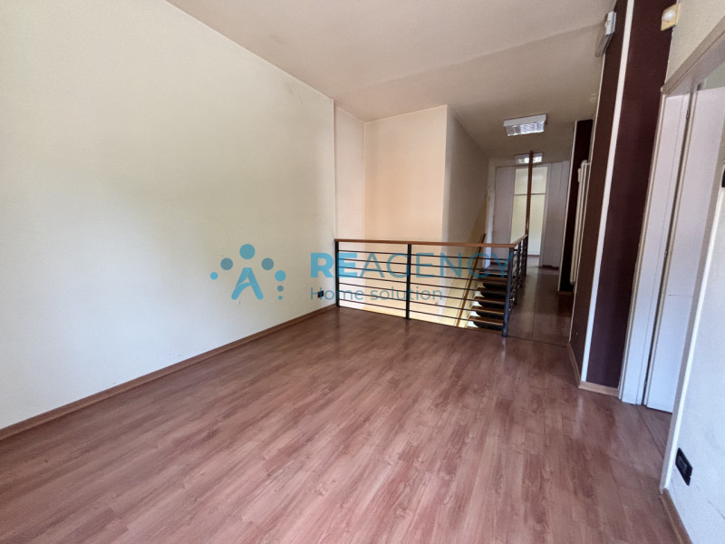 Stai cercando una nuova sede per il tuo negozio o per il tuo nuovo ufficio?
TRISSINO CENTRO- Piaz...