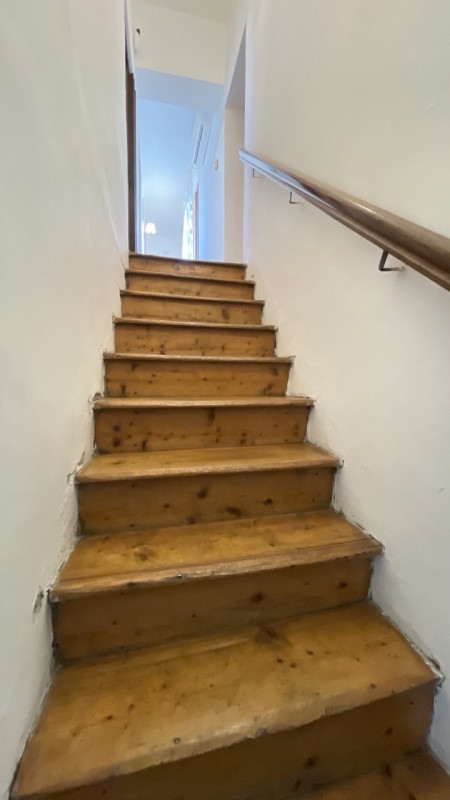 Scopri questa incantevole casa a costata situata nel cuore di Villadose, nella tranquilla e ricer...