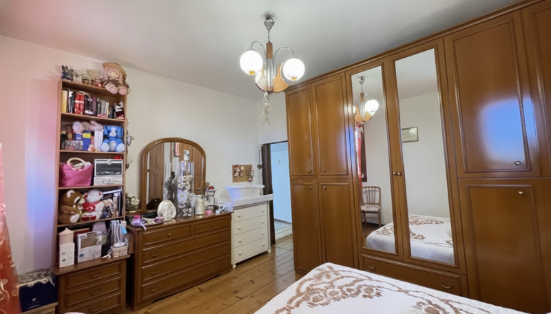 Scopri questa incantevole casa a costata situata nel cuore di Villadose, nella tranquilla e ricer...