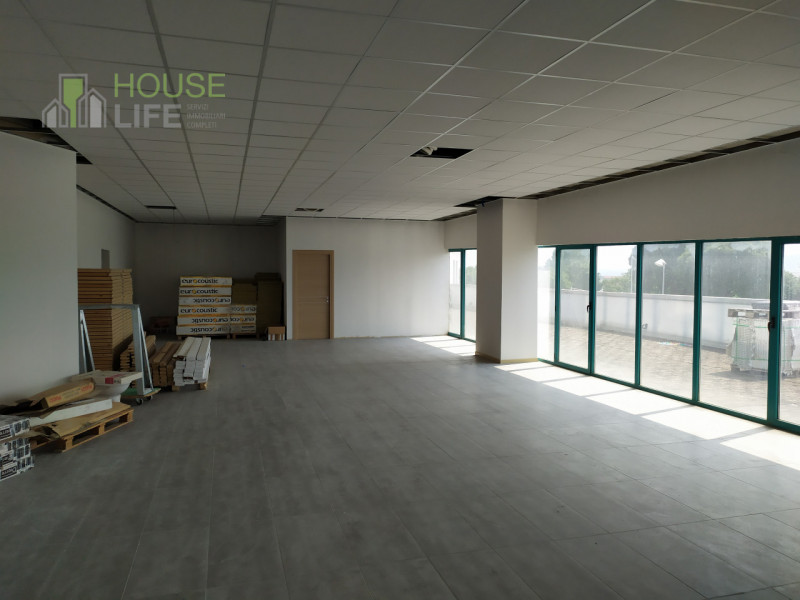 THIENE - ZONA INDUSTRIALE: VENDESI UFFICIO open-space in posizione strategica con posti auto rise...