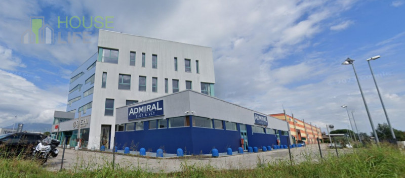 THIENE - ZONA INDUSTRIALE: VENDESI IMMOBILE A REDDITO con attività ben avviata di intrattenimento...
