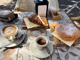 Situato nel centro storico di Este, proponiamo in vendita un'attività commerciale bar con una sup...