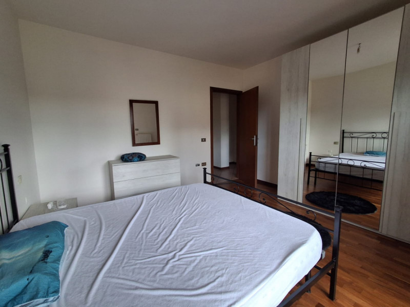 Tribano: in centro del Paese, appartamento al secondo piano servito da ascensore, composto da: so...