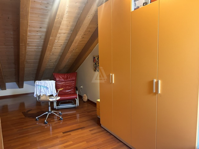 L'agenzia Iris propone in vendita un esclusivo attico nel cuore di Castelfranco Veneto. Questo im...