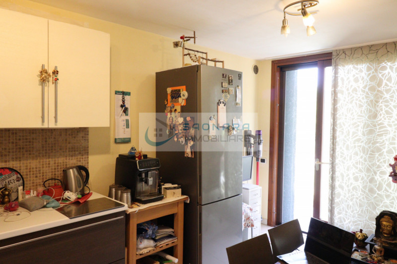 LEGNARO: porzione di trifamiliare di testa su due livelli con ampio scoperto composta da ingresso...