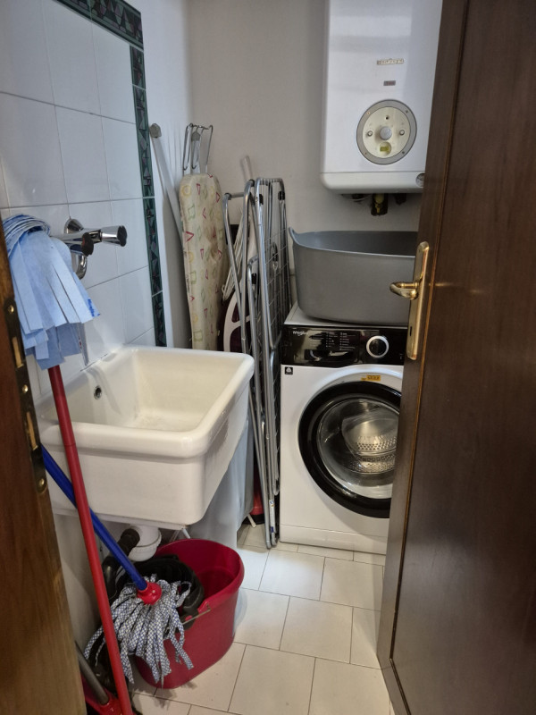 ISTITUTI: vendiamo appartamento composto da ingresso, soggiorno, cucinino, 2 camere (matrimoniale...