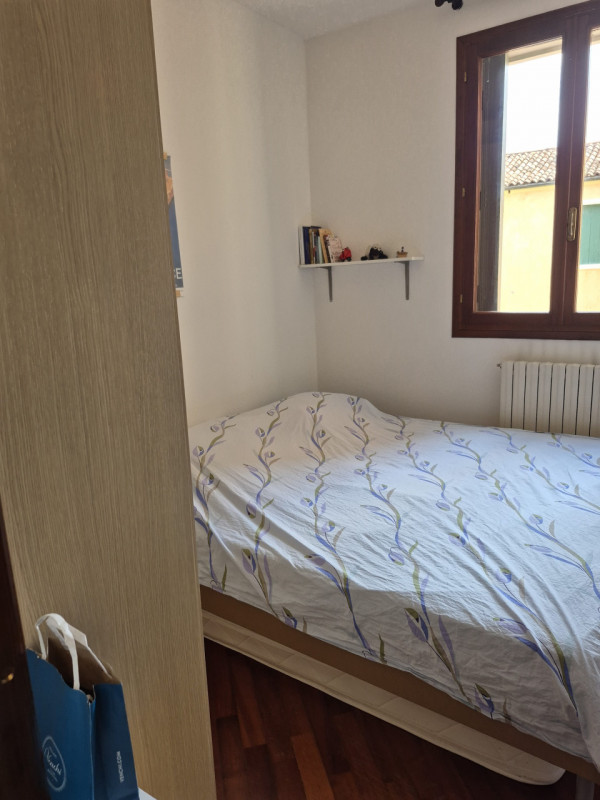 ISTITUTI: vendiamo appartamento composto da ingresso, soggiorno, cucinino, 2 camere (matrimoniale...