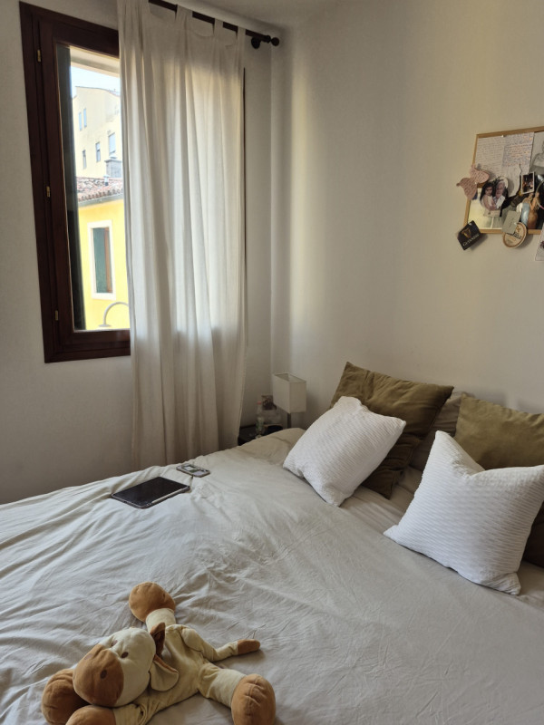 ISTITUTI: vendiamo appartamento composto da ingresso, soggiorno, cucinino, 2 camere (matrimoniale...