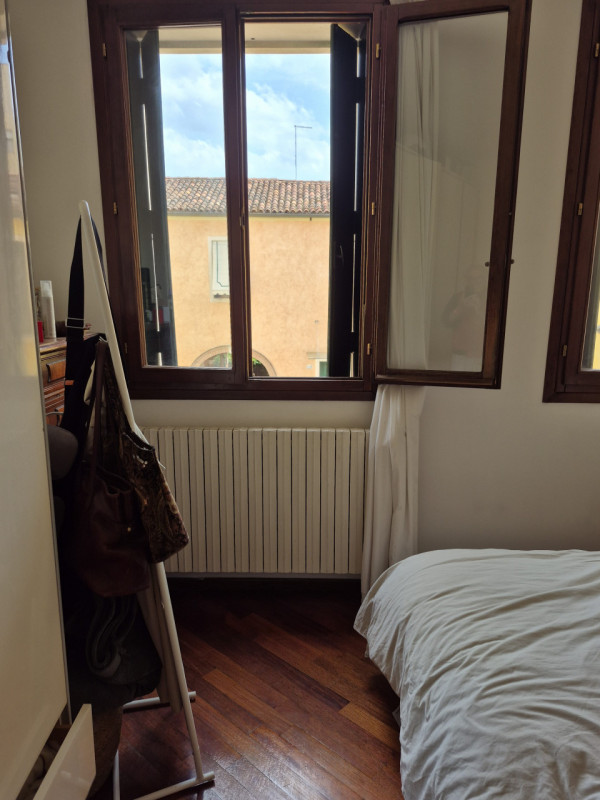 ISTITUTI: vendiamo appartamento composto da ingresso, soggiorno, cucinino, 2 camere (matrimoniale...