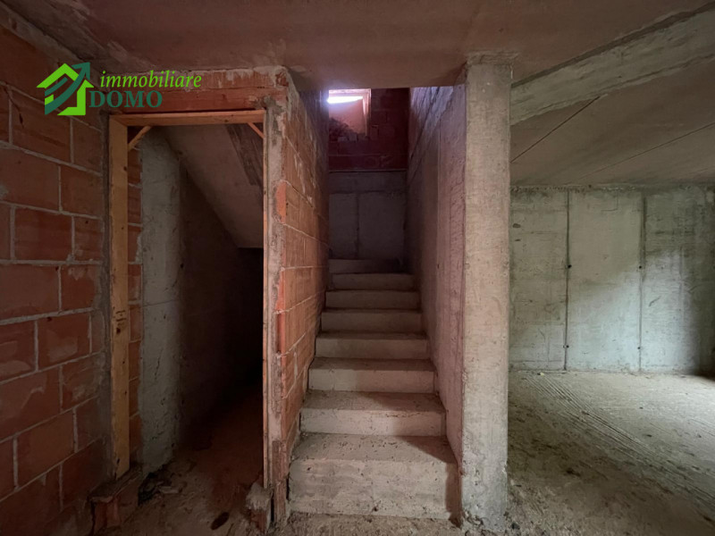 Nel cuore del pittoresco comune di Calvene, proponiamo in vendita una rara opportunità: casa sing...
