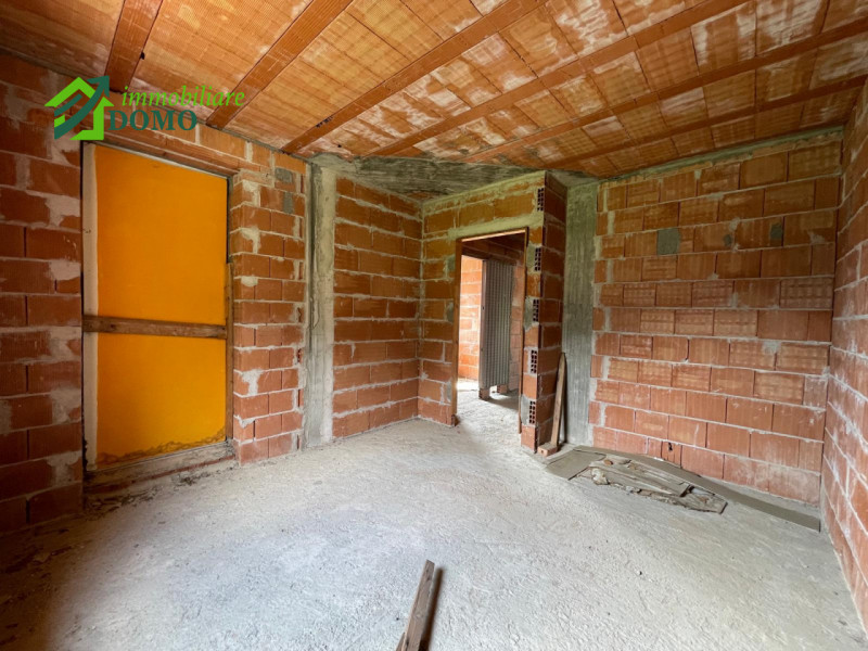 Nel cuore del pittoresco comune di Calvene, proponiamo in vendita una rara opportunità: casa sing...