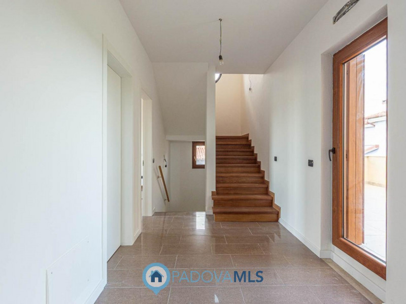 Immobile in esclusiva al Gruppo Padova MLS
ALBIGNASEGO (PD)  - Nella tranquilla zona di San Giaco...