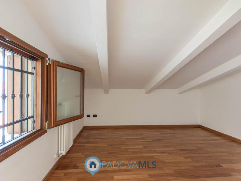 Immobile in esclusiva al Gruppo Padova MLS
ALBIGNASEGO (PD)  - Nella tranquilla zona di San Giaco...