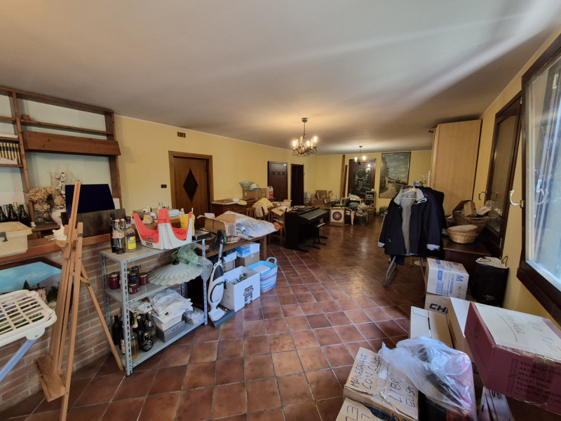 Vo' (PD), nella splendida Frazione di Boccon con piacevole vista panoramica, proponiamo in Vendit...