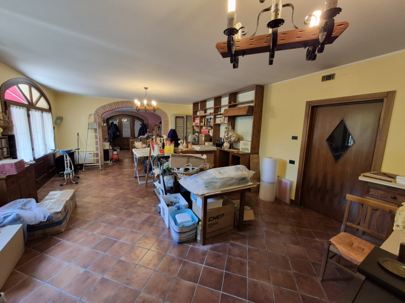 Vo' (PD), nella splendida Frazione di Boccon con piacevole vista panoramica, proponiamo in Vendit...