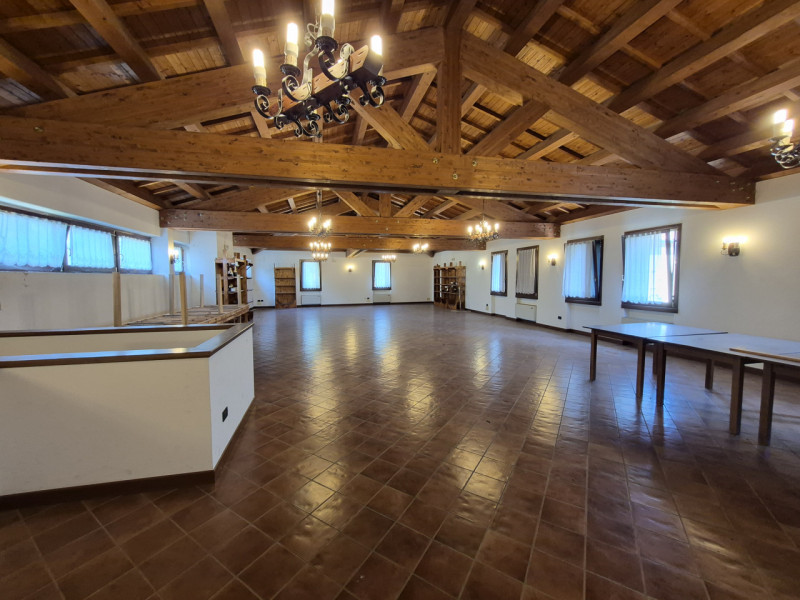 Vo' (PD), nella splendida Frazione di Boccon con piacevole vista panoramica, proponiamo in Vendit...