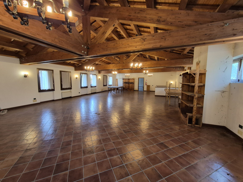Vo' (PD), nella splendida Frazione di Boccon con piacevole vista panoramica, proponiamo in Vendit...