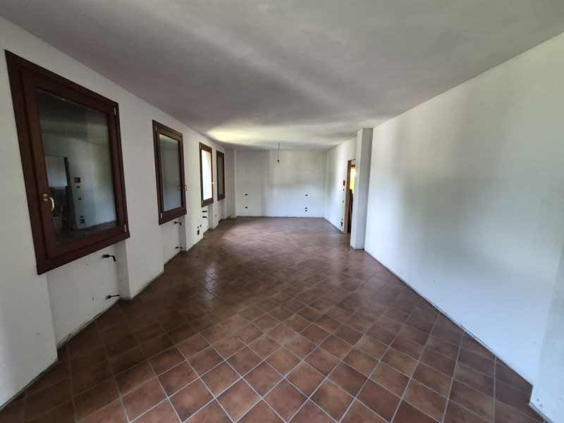 Vo' (PD), nella splendida Frazione di Boccon con piacevole vista panoramica, proponiamo in Vendit...