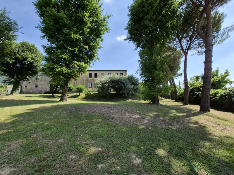 Vo' (PD), nella splendida Frazione di Boccon con piacevole vista panoramica, proponiamo in Vendit...