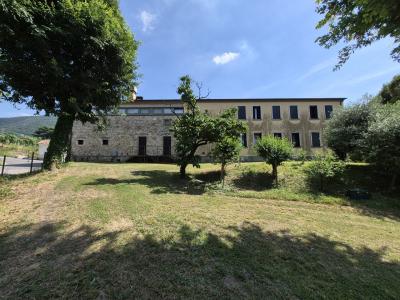 Vo' (PD), nella splendida Frazione di Boccon con piacevole vista panoramica, proponiamo in Vendit...