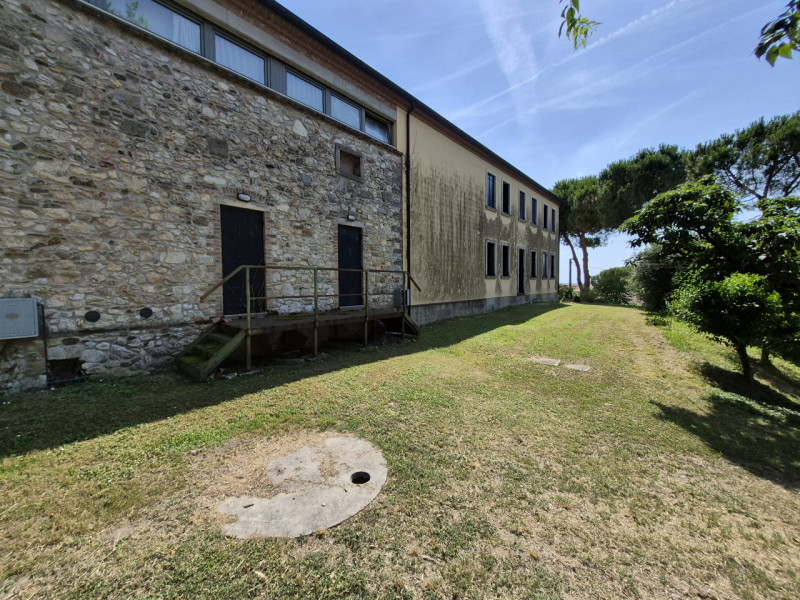 Vo' (PD), nella splendida Frazione di Boccon con piacevole vista panoramica, proponiamo in Vendit...