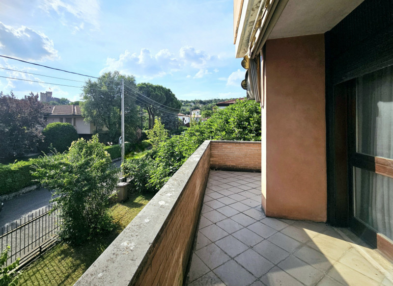 Proponiamo in vendita a Este, in via Falconetto, una raffinata porzione di bifamiliare con ampio ...