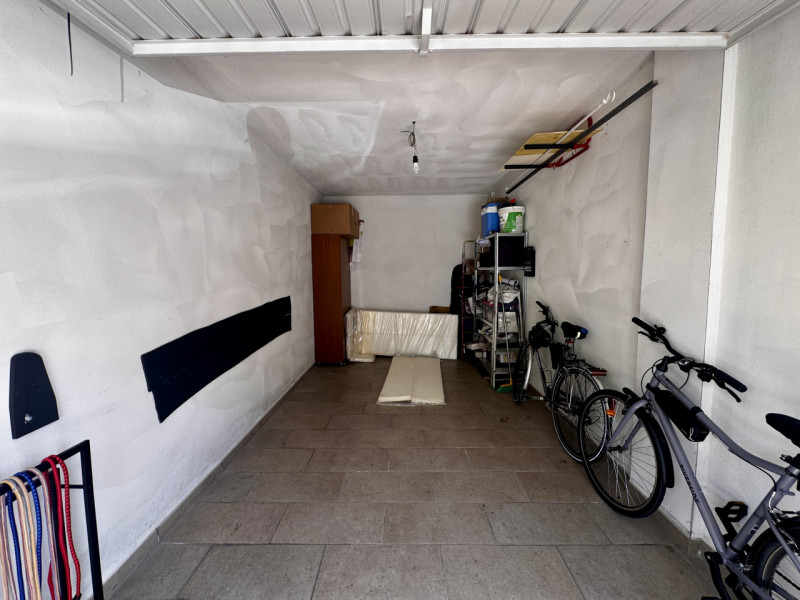 COMPOSIZIONE:
Proponiamo in vendita appartamento al primo piano composto da zona living con cucin...