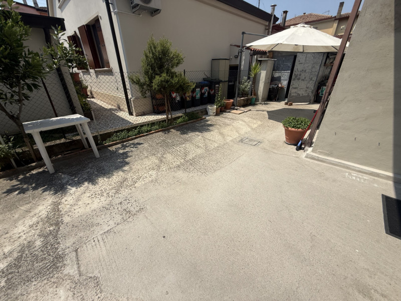 Arcella Santissima Trinità: In ottima posizione, inserita in un contesto residenziale tranquillo ...