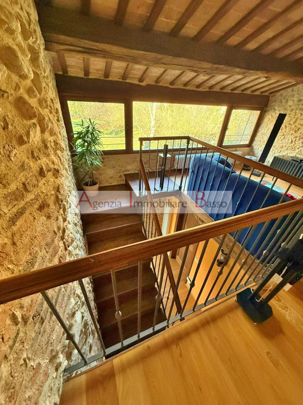 CASTELCUCCO - Proponiamo in vendita un prestigioso rustico casale situato nel signorile contesto ...