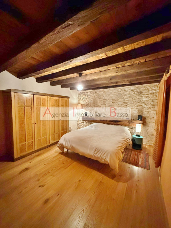 CASTELCUCCO - Proponiamo in vendita un prestigioso rustico casale situato nel signorile contesto ...
